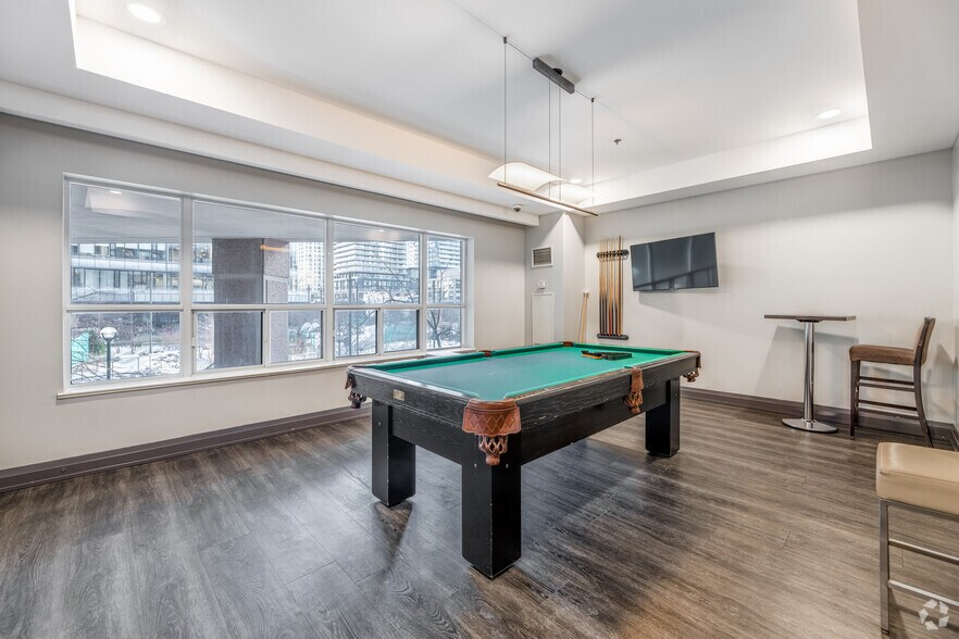 More Photos Of 925 Bay St, Toronto Apartments For Lease