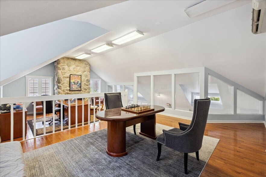 More Photos Of 10 Mystic Ln, Malvern Loft Creative Space For Sale