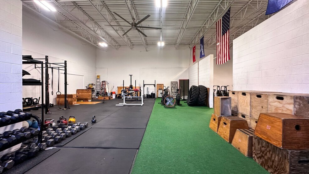 More Photos Of 40 Callender Rd, Watertown Warehouse For Lease