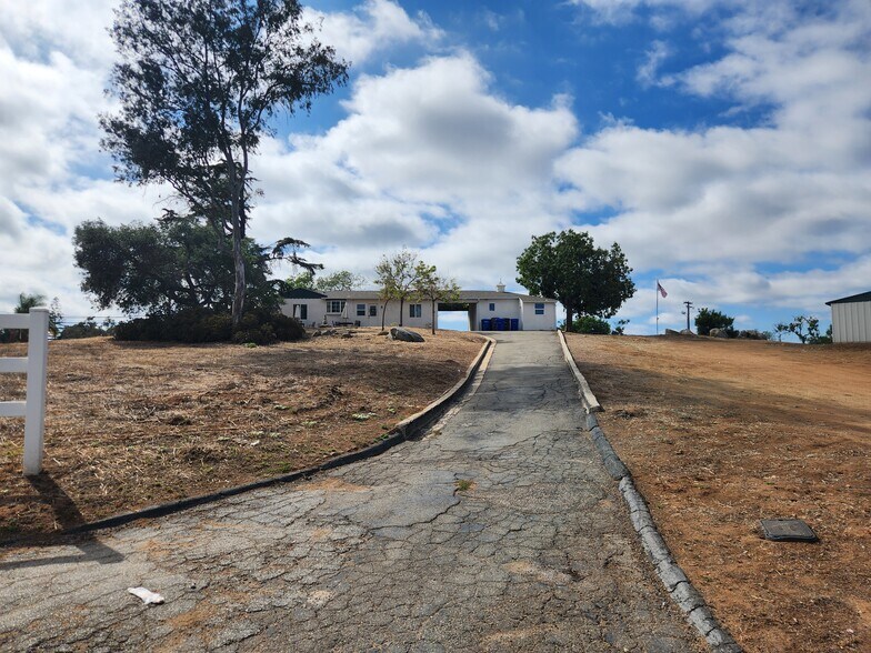 More Photos Of 1060 Crest View Rd, Vista Land For Sale