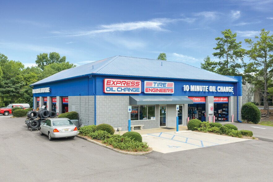 Primary Photo Of 2308 Pelham Pky, Pelham Auto Repair For Sale