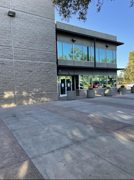 More Photos Of 2901 E Camelback Rd, Phoenix Office For Lease