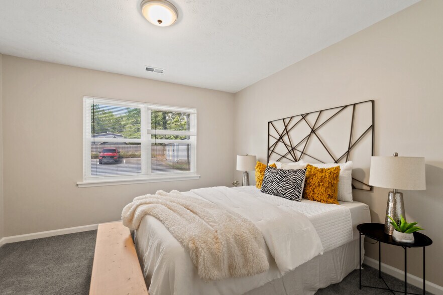 More Photos Of 1701 Hawthorne Ave, College Park Apartments For Sale