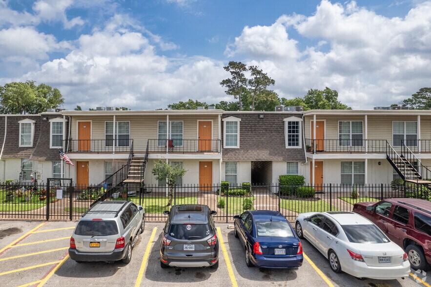 More Photos Of 333 Uvalde Rd, Houston Apartments For Sale