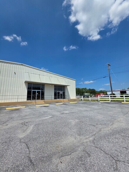 Primary Photo Of 2985 Knight Ave, Waycross Storefront For Lease