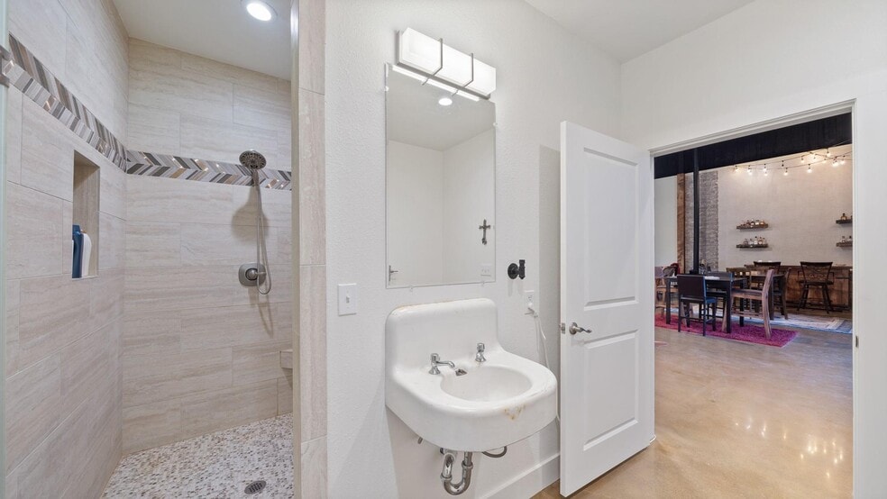 More Photos Of 1211 VZ County 4418 Rd, Canton Specialty For Sale