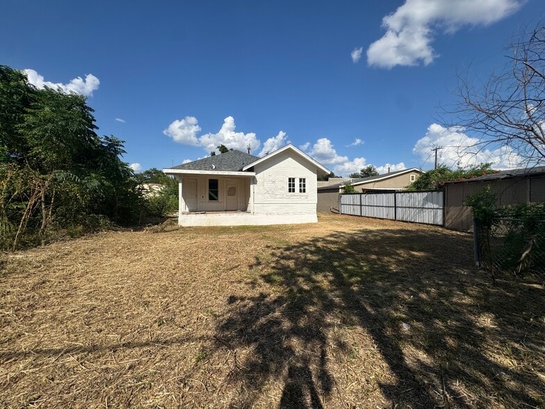 More Photos Of 4219 S Presa St, San Antonio General Retail For Sale