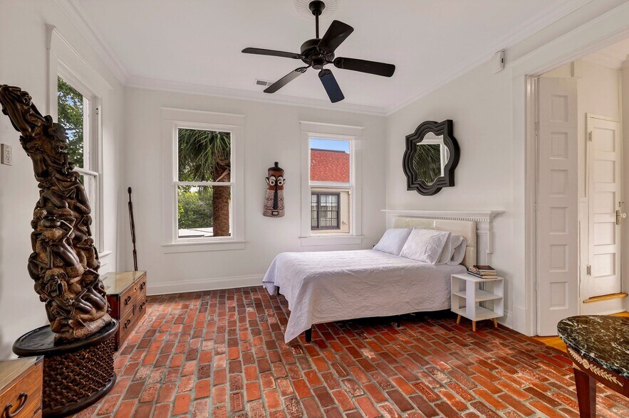 More Photos Of 107 E 35th St, Savannah Office For Sale