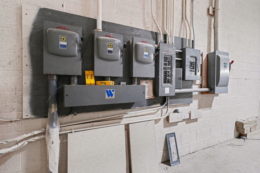 More Photos Of 101 S 17th St, Harrisburg Warehouse For Sale