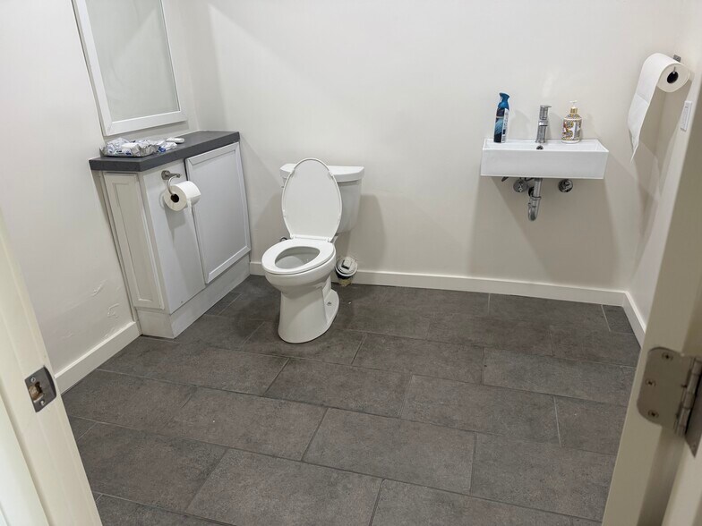 More Photos Of 2521-2523 S Robertson Blvd, Los Angeles Storefront For Lease