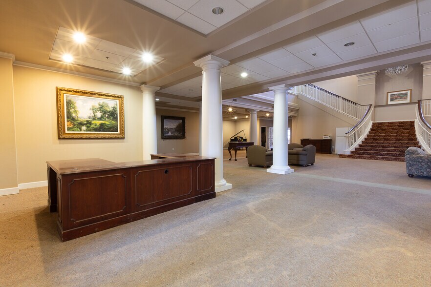 More Photos Of 2815 E Jackson St, Hugo Rehabilitation Center For Lease