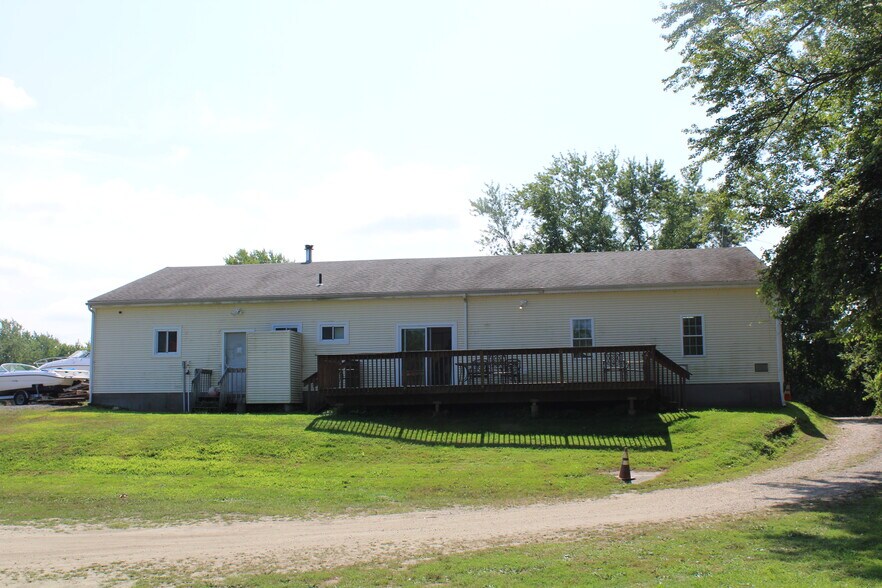 More Photos Of 674 Main St, Portland Marina For Sale