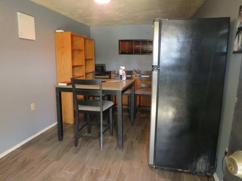 More Photos Of 925 W Main St, Yukon Apartments For Sale