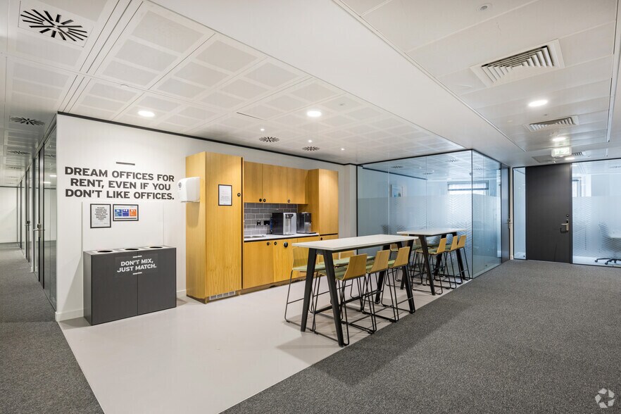 More Photos Of 35 New Broad St, London Coworking Space