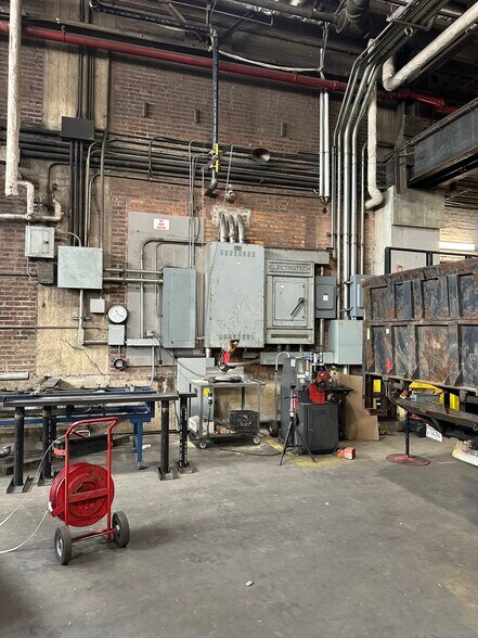 More Photos Of 1819 Flushing Ave, Ridgewood Warehouse For Lease