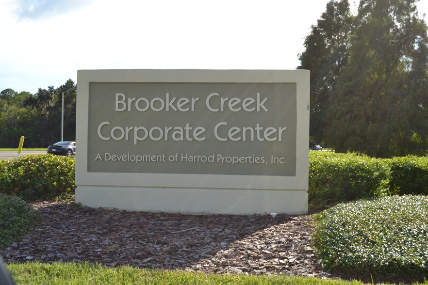 More Photos Of 720 N Brooker Creek Blvd, Oldsmar Flex For Sale