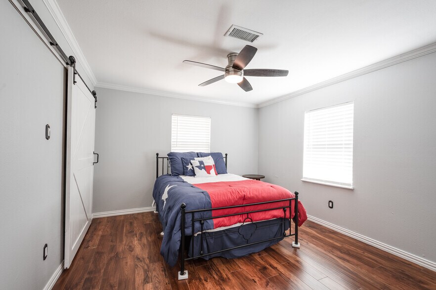 More Photos Of 11620 Fostoria Rd, Cleveland Office For Sale