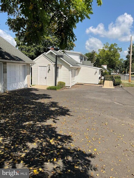 More Photos Of 300 Spruce St, Doylestown Office For Sale