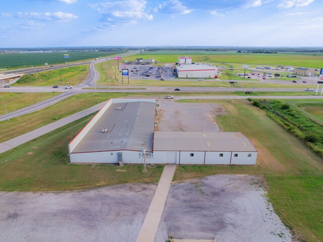 More Photos Of 100 Holiday Ln, Tonkawa Warehouse For Lease