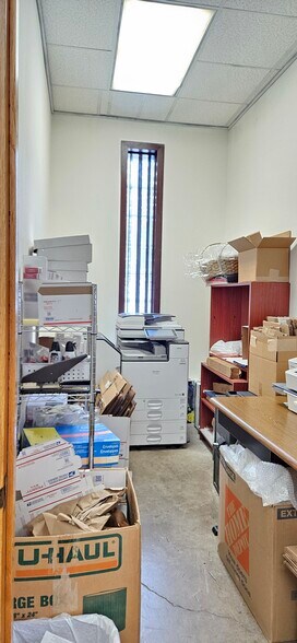 More Photos Of 2700 S King St, Honolulu Unknown For Lease