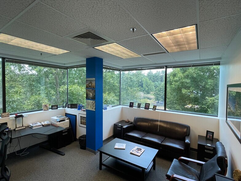 More Photos Of 10 Executive Dr, Farmington Office For Lease