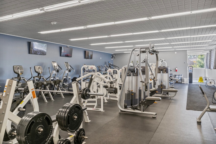 More Photos Of 133 E Main St, Frankfort Storefront For Sale