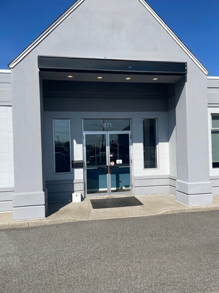 More Photos Of 871 Middle Country Rd, Selden General Retail For Sale