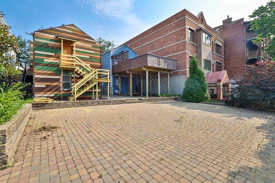 More Photos Of 2007 Madison Rd, Cincinnati Storefront For Sale