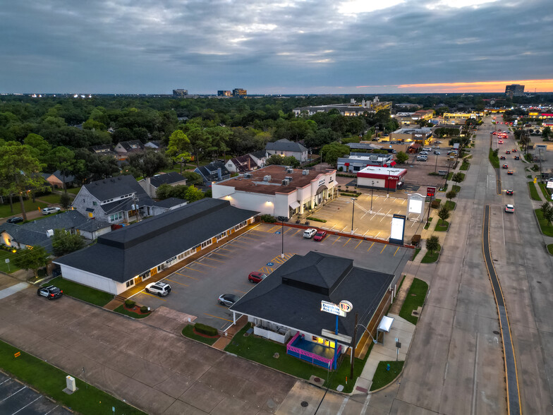 Primary Photo Of 14501 Memorial Dr, Houston Storefront For Sale