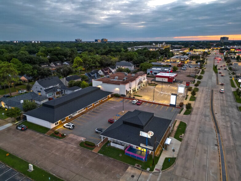 More Photos Of 14501 Memorial Dr, Houston Storefront For Sale