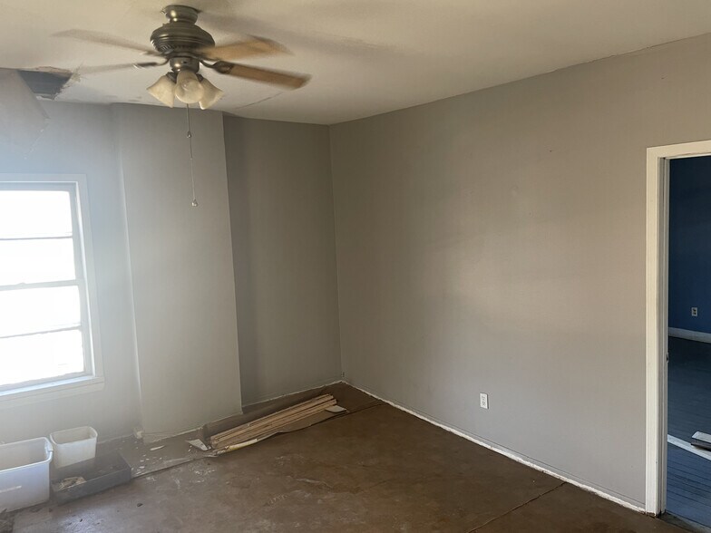 More Photos Of 900 N 2nd St, Saint Charles Storefront Retail Residential For Sale