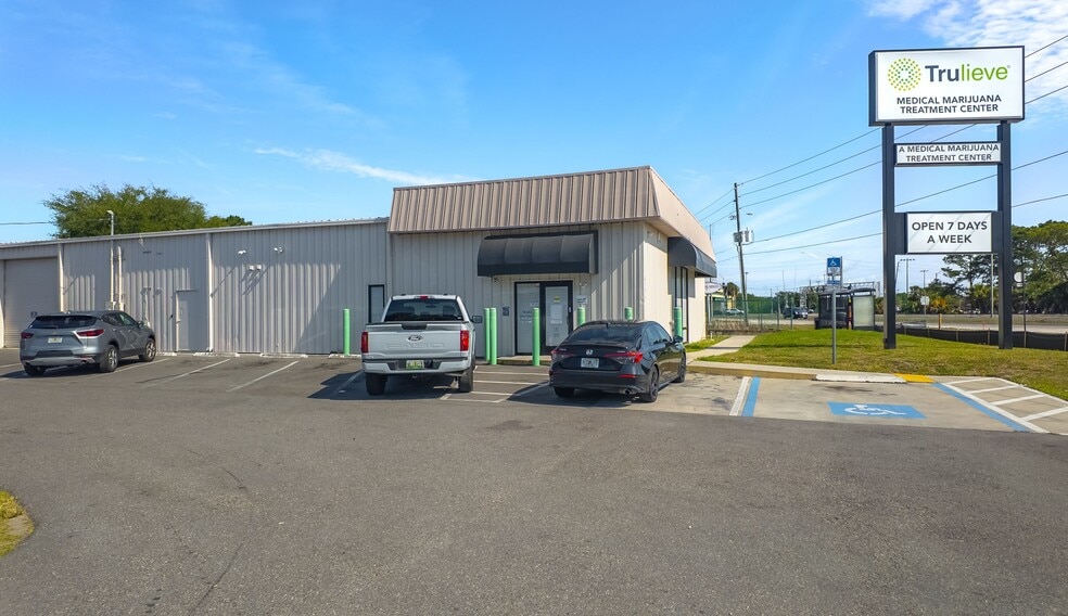 Primary Photo Of 4544 N Orange Blossom Trl, Orlando Showroom For Sale