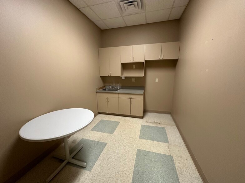 More Photos Of 2131-2229 S Neil St, Champaign Unknown For Lease