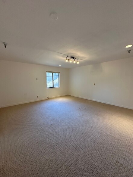 More Photos Of San Carlos St, Carmel Storefront For Lease