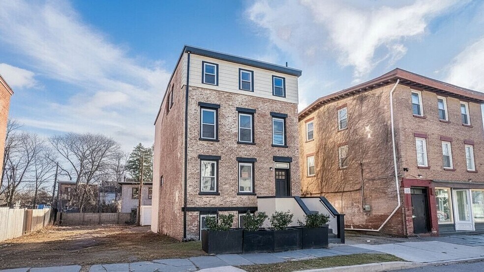 More Photos Of 364 Liberty St, Newburgh Apartments For Sale