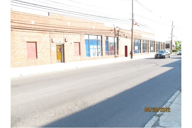 More Photos Of 250 S Van Brunt St, Englewood Manufacturing For Lease