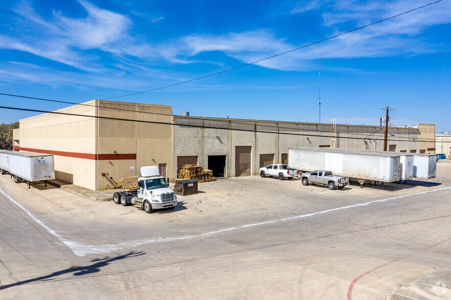 More Photos Of 3005-3031 Interstate Dr, San Antonio Unknown For Lease