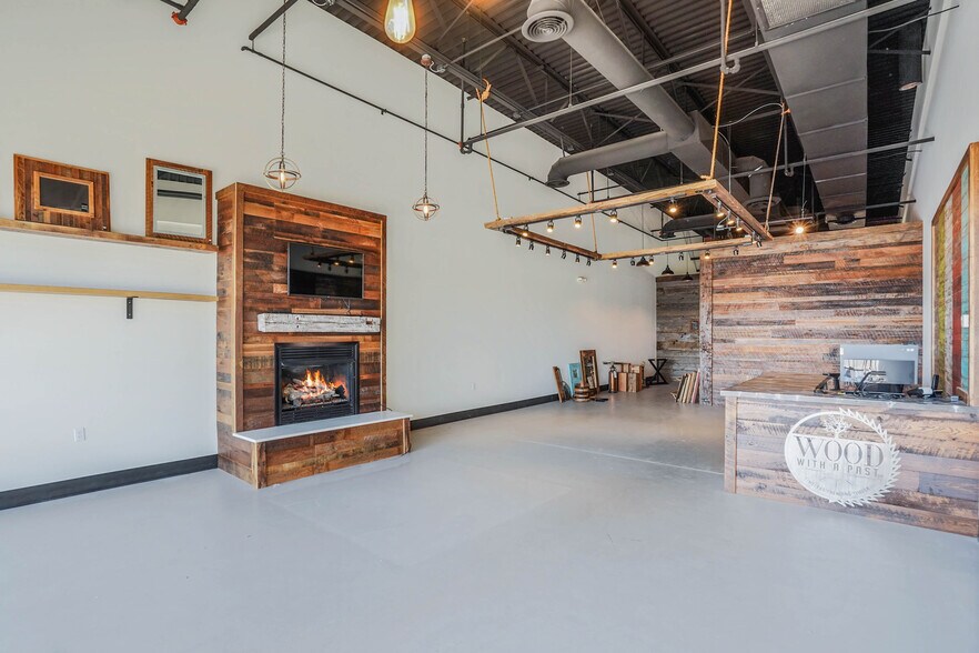 More Photos Of 9800-9890 Brewster Ln, Powell General Retail For Lease