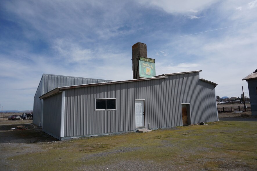 More Photos Of 451 N 11th St, Montague Warehouse For Sale