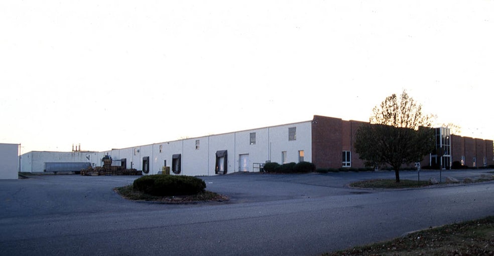 More Photos Of 3545 Scarlet Oak Blvd, Kirkwood Warehouse For Sale
