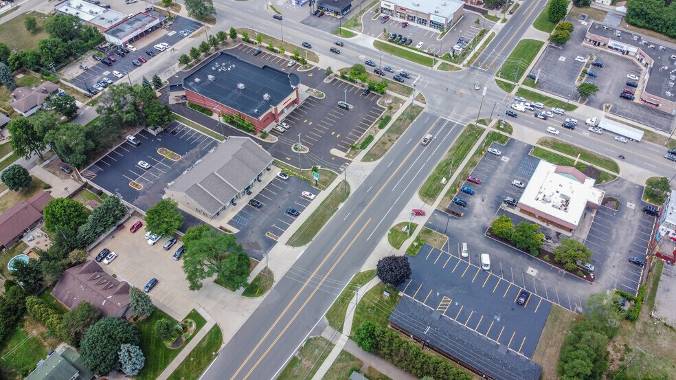 More Photos Of 8070-8078 21 Mile Rd, Shelby Township Office For Lease