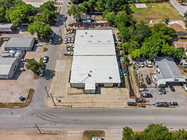 More Photos Of 2333-2337 Delante St, Haltom City Warehouse For Sale