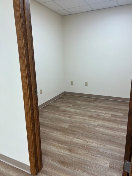 More Photos Of 21140 W Capitol Dr, Brookfield Office For Lease