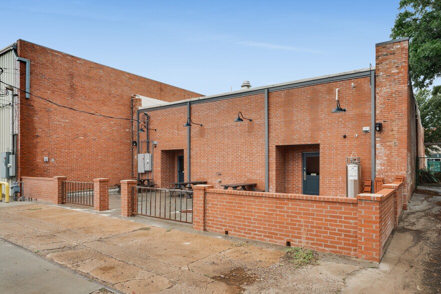 More Photos Of 809 Ohio Ave, Wichita Falls Bar For Sale