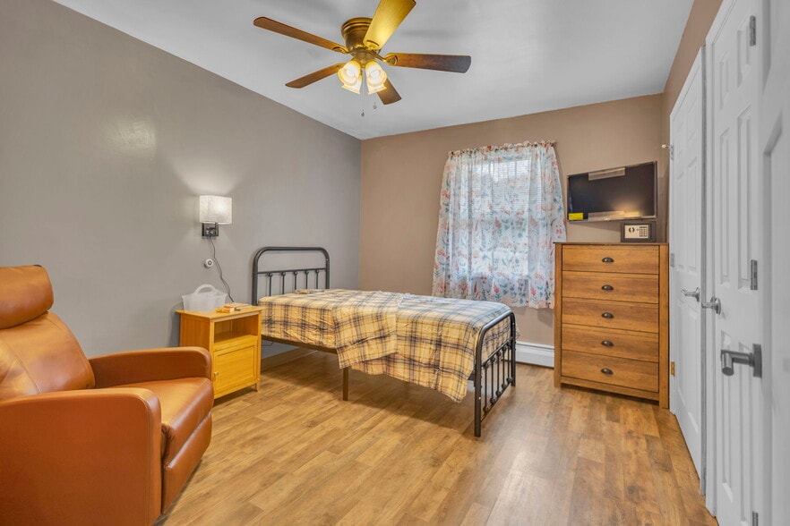 More Photos Of 106 Carr St, Nicholson Assisted Living For Sale