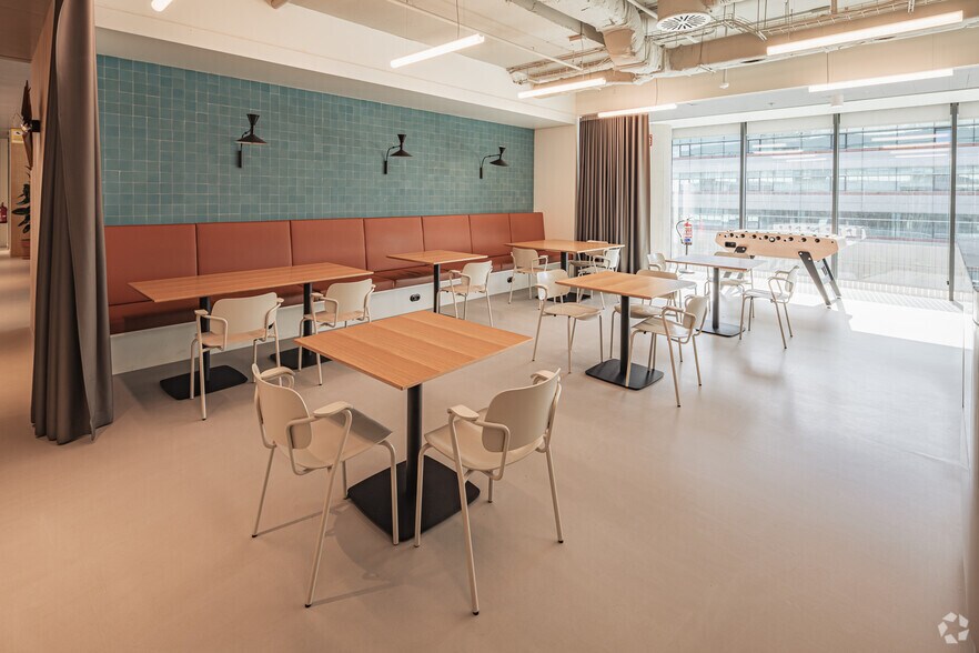 More Photos Of 1 Calle Vía de los Poblados, Madrid Coworking Space