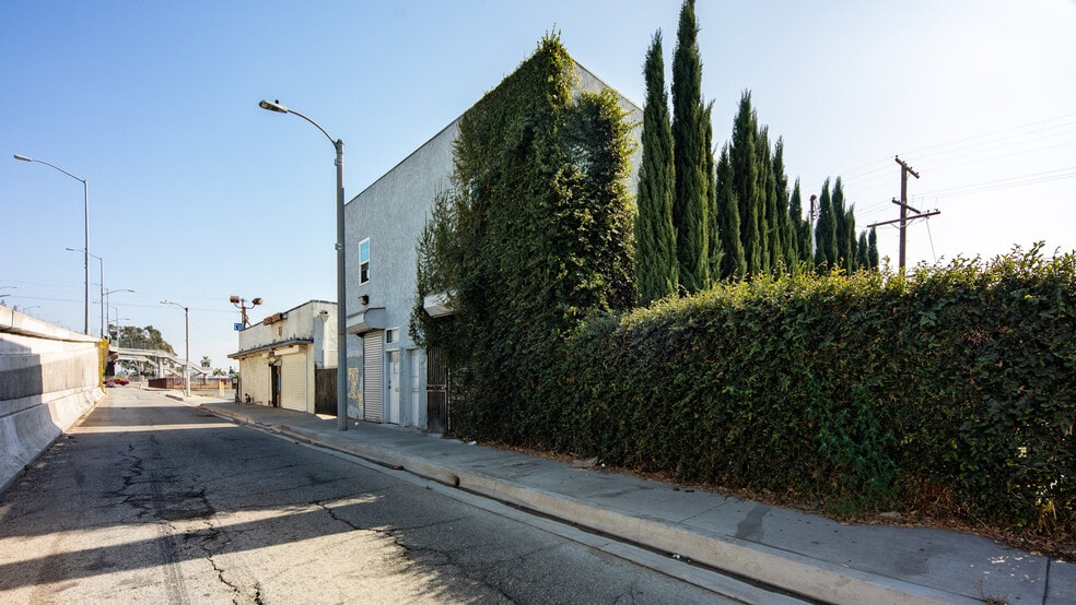 More Photos Of 124 E Rosecrans Ave, Compton Storefront Retail Residential For Sale