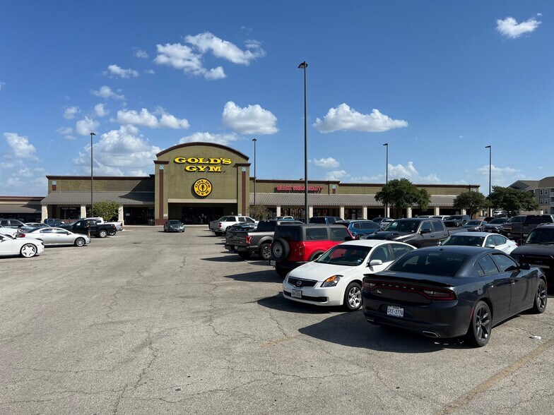 More Photos Of 7650 FM 78, San Antonio Storefront For Lease