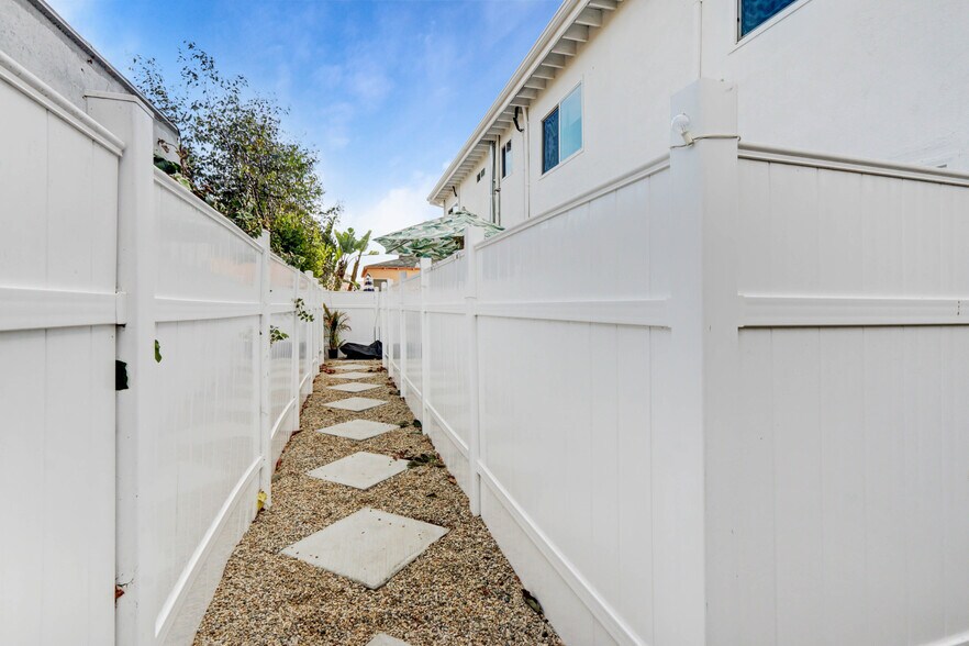 More Photos Of 5642 Klump Ave, North Hollywood Apartments For Sale