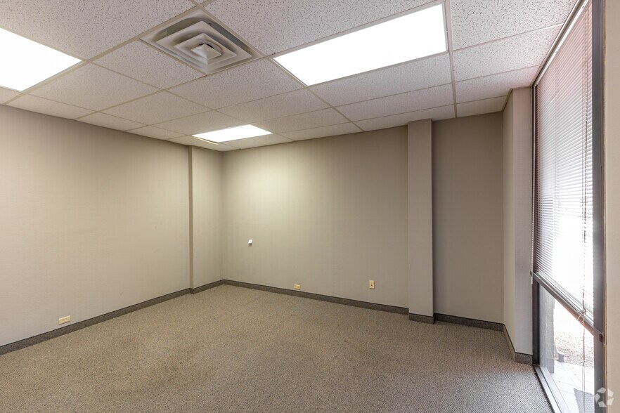 More Photos Of 12200 N Stemmons Fwy, Farmers Branch Unknown For Lease